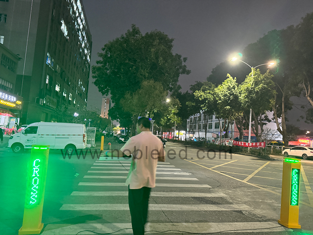 pedestrian crossing warning post light
